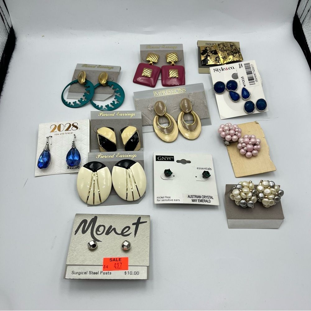 Set of 12 various pierced Vintage enamel Earrings with Geometric Design
